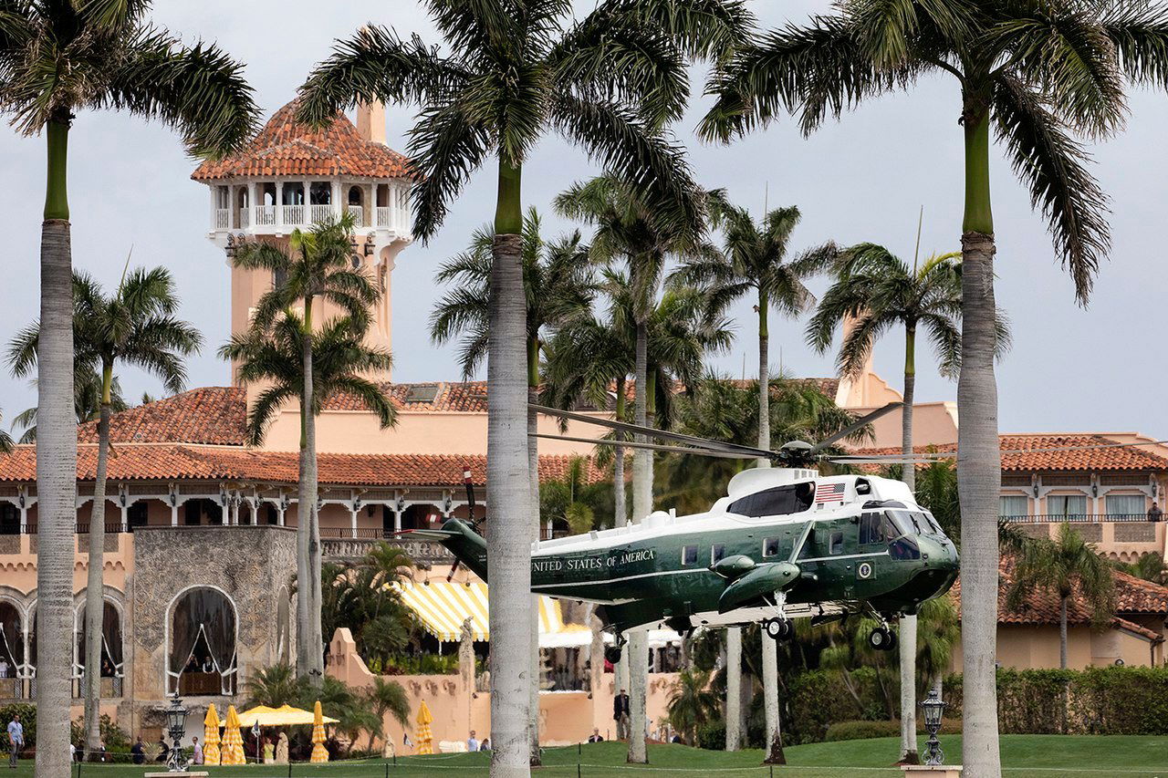 Image credit: https://upload.wikimedia.org/wikipedia/commons/0/0e/Marine_One_at_Mar-a-Lago_%2833638030158%29.jpg