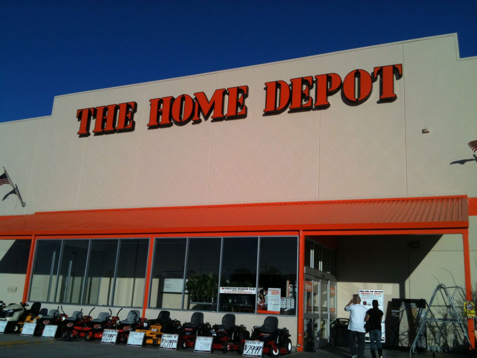 Image credit: https://commons.wikimedia.org/wiki/File:Home_Depot_(5424900024).jpg
