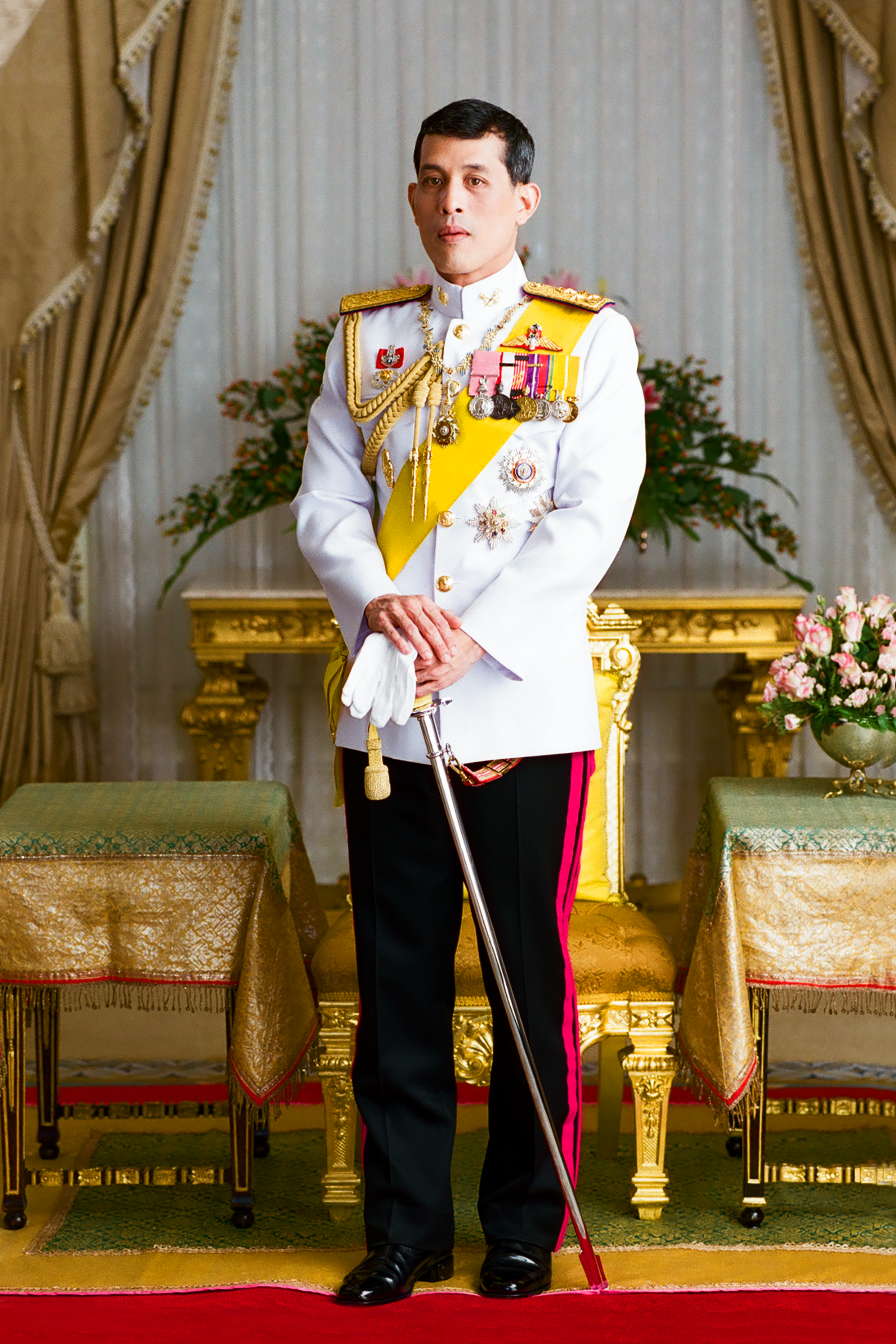 Image credit: https://commons.wikimedia.org/wiki/File:King_Rama_X_official.png