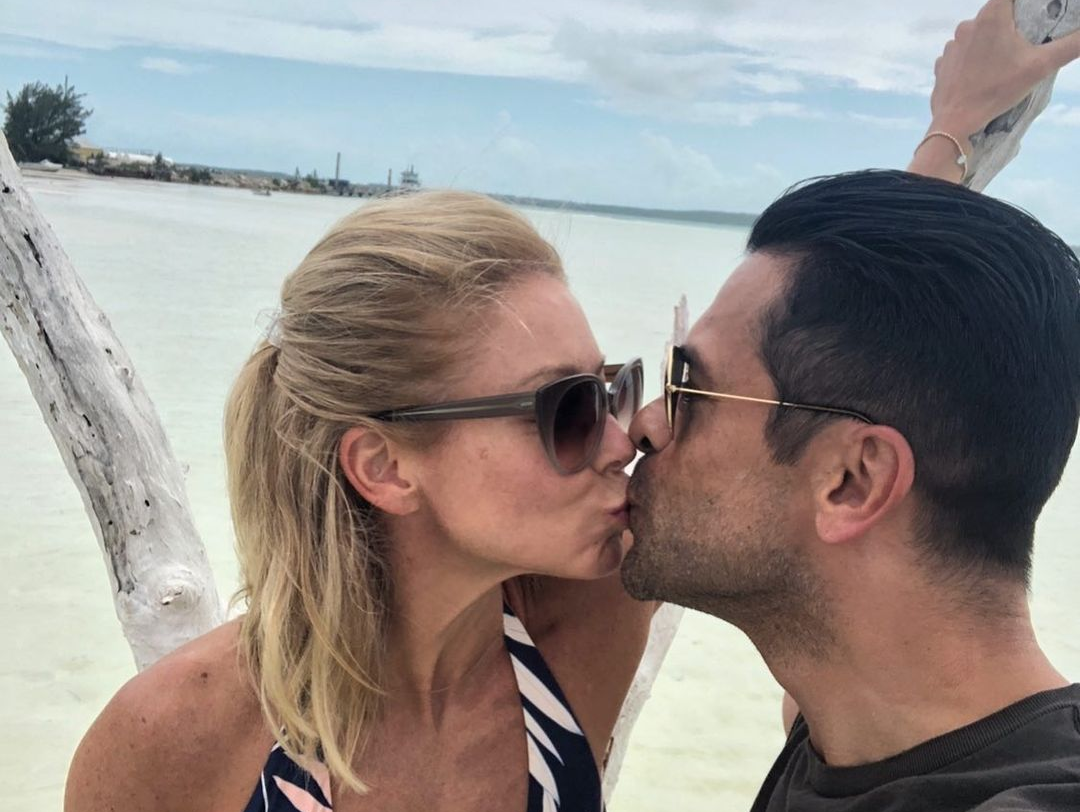 Image credit: Instagram | @kellyripa